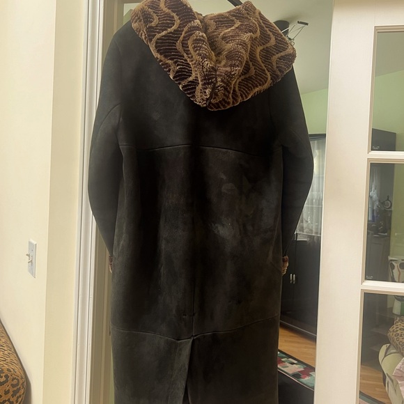 Women shearling mid cuff coat Size 40, fits 42 - Picture 1 of 3
